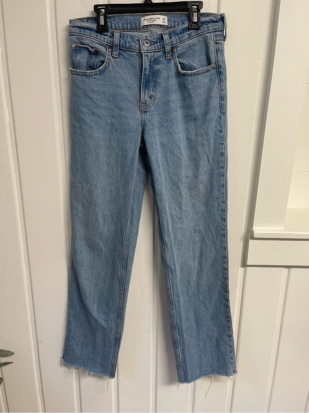 Abercrombie & Fitch ’90s Straight Mid Rise Jeans Size 26 Light Wash Raw Hem